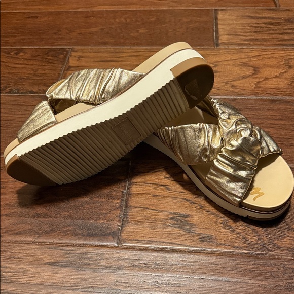 Sam Edelman Metallic Gold Ruched Slide Sandals - Picture 8 of 8